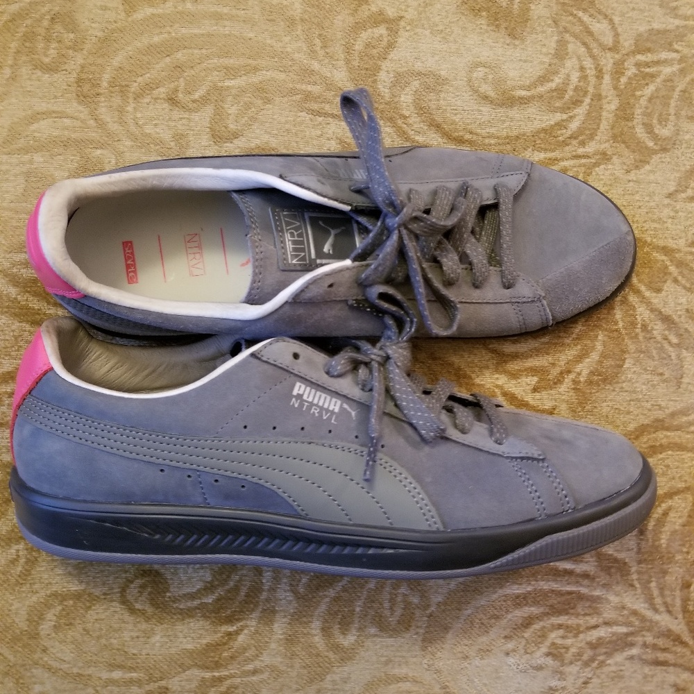 Puma unisex sneaker - Men's size 9.5/Women's 11